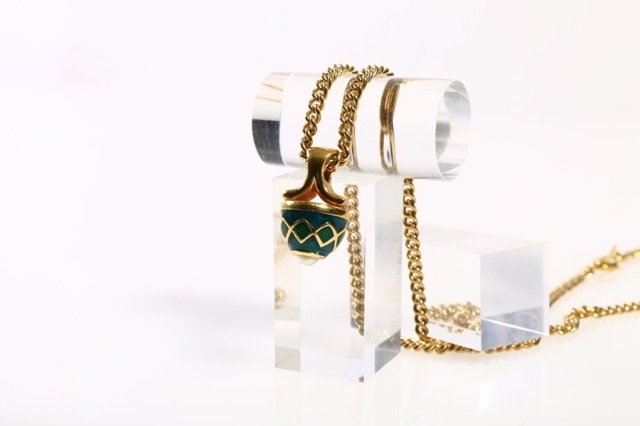 ロングネックレス