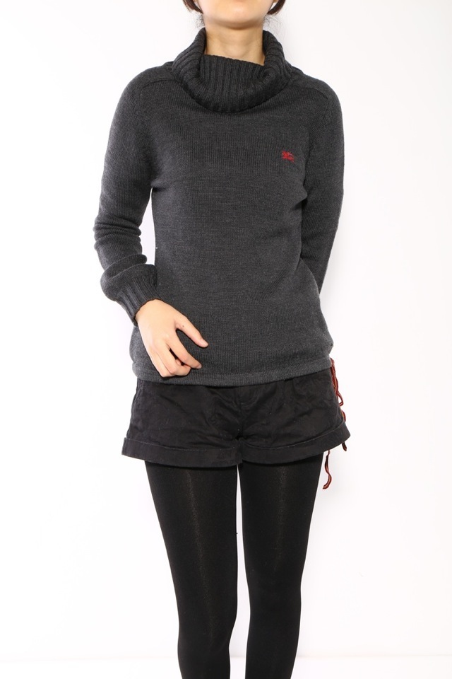 グレーハイネックニット