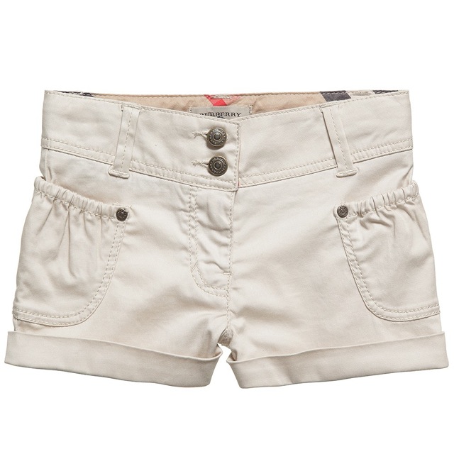 ベージュショートパンツ